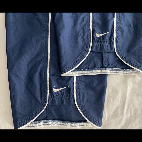 Women’s Nike Capris - Picture 2 of 4